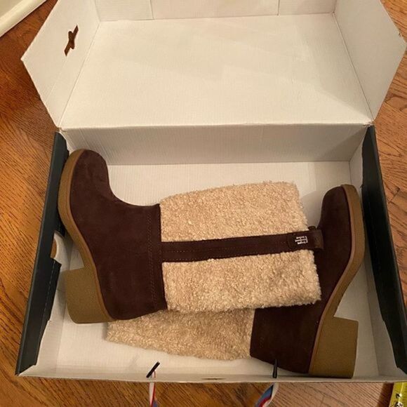 TOMMY hilfiger‎ woman’s suede boots
brown size 6 perfect condition - Picture 3 of 7